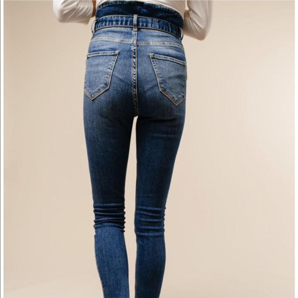 High Waist Ruffle Jeans | size 9 | 2 small holes - Picture 3 of 8